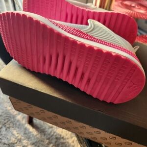 Ladies  puma running shoes  size 7
